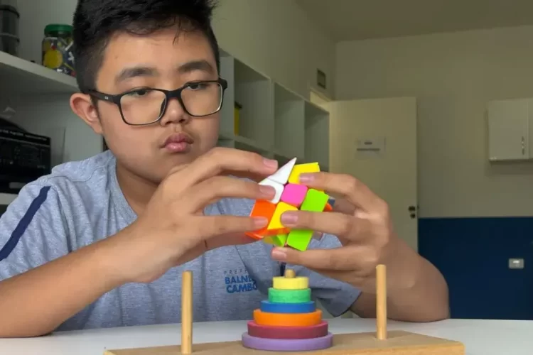 Estudante de 12 anos conquista ouro inédito em olimpíada nacional de matemática e leva destaque para Balneário Camboriú