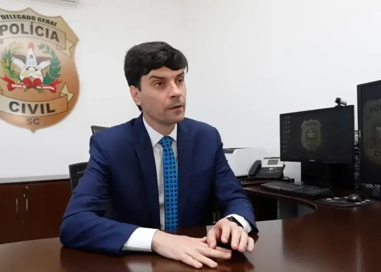 Delegado-geral de SC passa a ser investigado pelo MP no caso Orelha