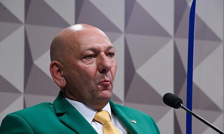 Com quase 200 lojas, Luciano Hang critica fim da escala 6×1 e alerta para desemprego em SC