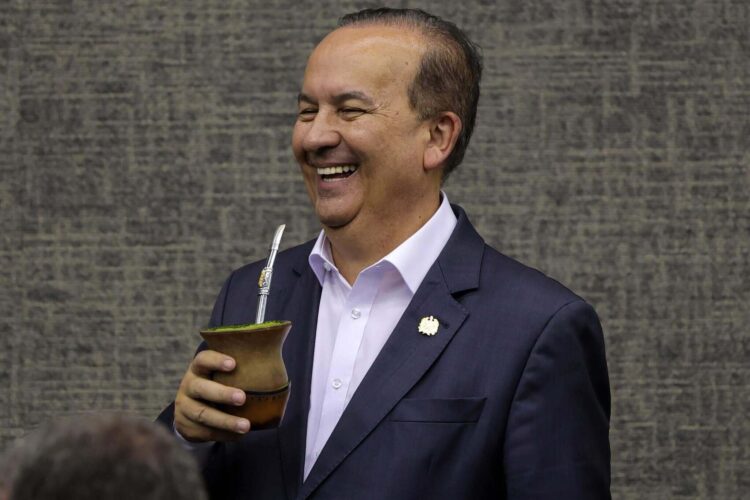 Pesquisa aponta reeleição de Jorginho Mello no 1º turno em Santa Catarina