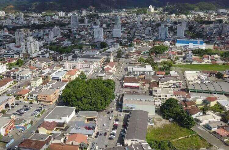 Novo concurso da Prefeitura de Camboriú deve ter salários de até R$ 15 mil