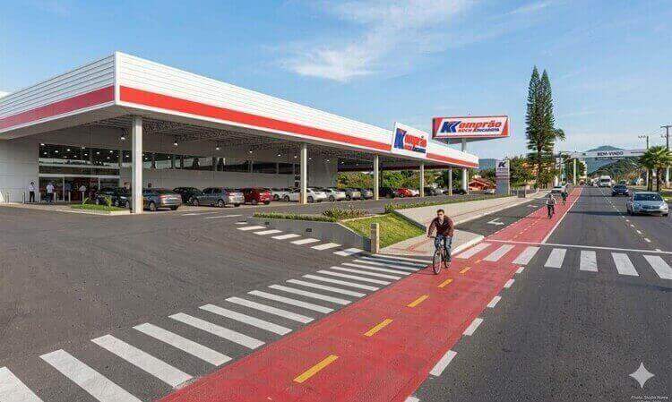 Camboriú ganha nova loja do Komprão com mais de 8 mil m² e 140 empregos