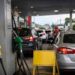Abastecer agora ou esperar? Cenário deixa motoristas em alerta