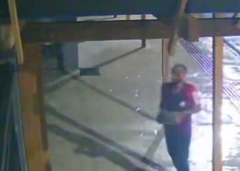 Homem invade apartamento com faca, faz moradora refém e acaba morto pela polícia em BC