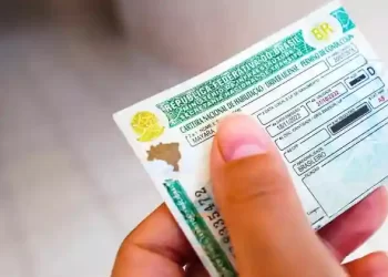 Exame toxicológico passa a ser obrigatório para tirar CNH em 2026; veja o que muda