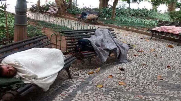 Moradores de rua que recusarem emprego podem ter Bolsa Família bloqueado em Florianópolis