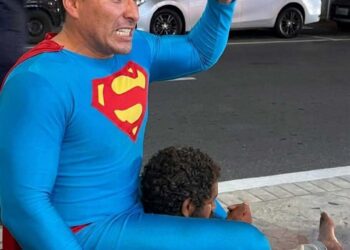 DJ, lutador e herói: quem é o ‘Superman’ que imobilizou homem com faca em BC