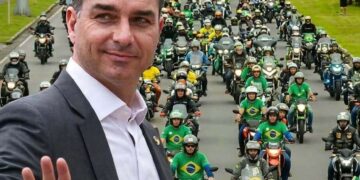 Flávio Bolsonaro anuncia motociata e encontro com apoiadores em SC