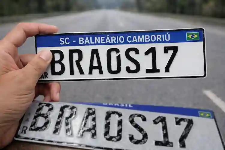 Placas de carros no Brasil podem mudar: cidade e estado devem voltar