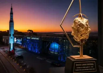 Pedra da Lua coletada pela NASA pode ser vista em Balneário Camboriú