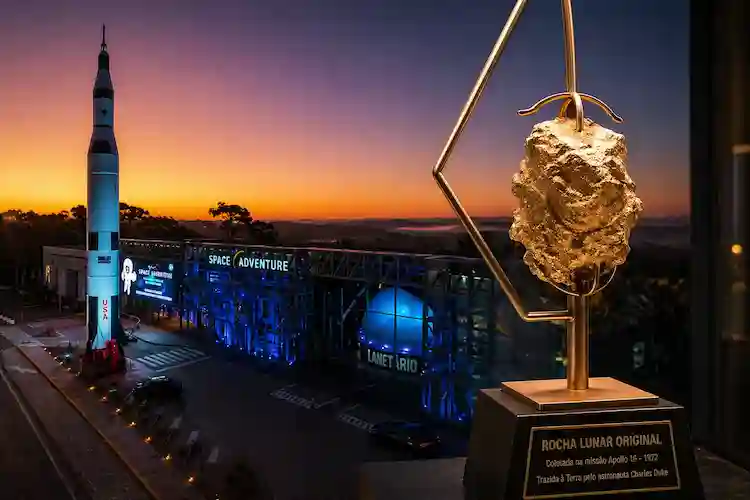 Pedra da Lua coletada pela NASA pode ser vista em Balneário Camboriú