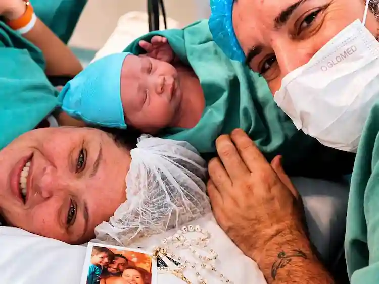 Família que perdeu filho em ataque em creche vive recomeço com o nascimento de um novo bebê