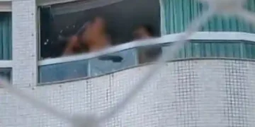Flagrante em Balneário Camboriú: mulheres se exibem em janela e chocam moradores
