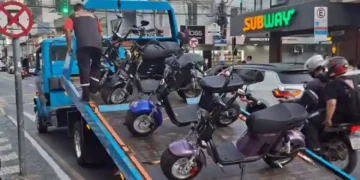 Balneário Camboriú aumenta fiscalização e apreende motos elétricas nas ruas