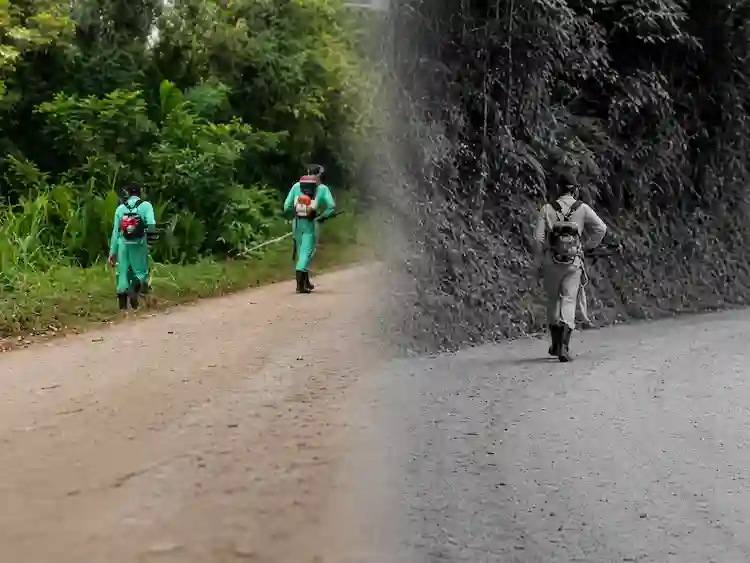 Blumenau coloca detentos para trabalhar na limpeza de ruas e espaços públicos