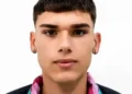 Tragédia em Itajaí: motociclista de 21 anos morre ao atingir poste