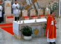 Padre de SC viraliza após chamar pessoas de “vadias e preguiçosas” durante missa