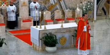 Padre de SC viraliza após chamar pessoas de “vadias e preguiçosas” durante missa
