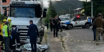 Tragédia em Navegantes: caminhoneiro é atingido pelo próprio veículo