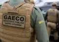 Policial militar é baleado durante operação do GAECO em Camboriú