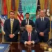 Flávio Bolsonaro se reúne com Trump durante viagem aos Estados Unidos