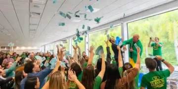 Luciano Hang vai pagar quase R$ 100 milhões em bônus para 23 mil colaboradores