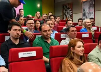 Família Bolsonaro participa de pré-estreia de documentário sobre Jair Bolsonaro em Florianópolis