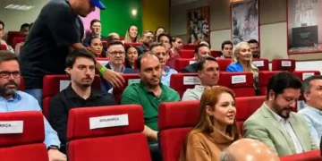 Família Bolsonaro participa de pré-estreia de documentário sobre Jair Bolsonaro em Florianópolis