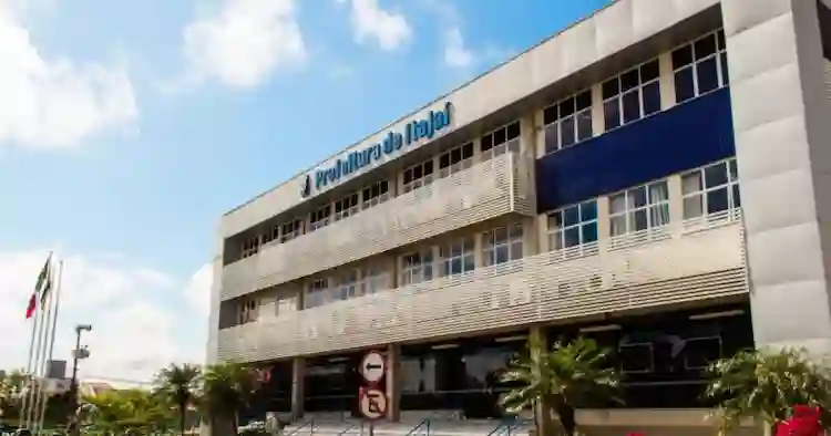 Itajaí abre concurso público com salários de até R$ 25 mil e 42 vagas disponíveis Itajaí abre concurso público com salários de até R$ 25 mil e 42 vagas disponíveis