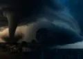 Sul do Brasil entra em alerta para ventos acima de 100 km/h e risco de tornado