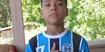 Morre menino de 8 anos após ser atingido por trave que caiu em quadra de Itajaí
