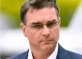 Flávio Bolsonaro reforça promessa de castração química para estupradores se eleito