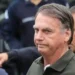 Bolsonaro diz à polícia que mantinha arma em residência por ter três mulheres em casa
