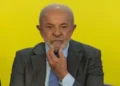 Lula anuncia programa para devolver celulares roubados aos donos
