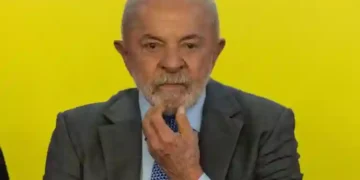 Lula anuncia programa para devolver celulares roubados aos donos