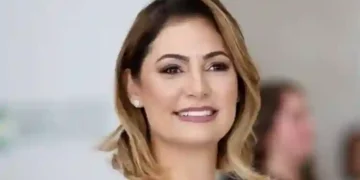 Saída de Michelle Bolsonaro do PL Mulher repercute após conflito com Flávio Bolsonaro