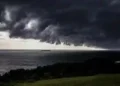 Santa Catarina entra em alerta para chuva intensa, granizo e ventos de 100 km/h