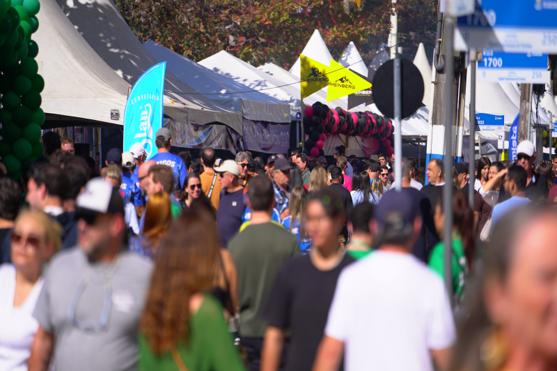 Festa dos Amigos de Balneário Camboriú reúne 50 mil pessoas durante aniversário de 62 anos Festa dos Amigos de Balneário Camboriú reúne 50 mil pessoas durante aniversário de 62 anos