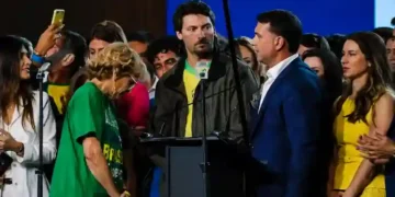 Flávio Bolsonaro declara apoio à pré-candidatura de Renan Bolsonaro a deputado federal por Santa Catarina