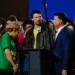VÍDEO: Flávio Bolsonaro declara apoio à pré-candidatura de Renan Bolsonaro a deputado federal por Santa Catarina