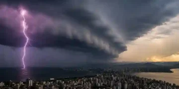 Defesa Civil emite alerta para chuva forte e temporais em todas as regiões de SC