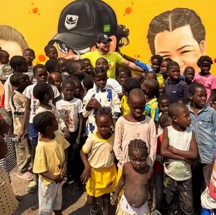 Influenciador de SC inaugura escola na Angola e leva educação para mais de 500 crianças Influenciador de SC inaugura escola na Angola e leva educação para mais de 500 crianças