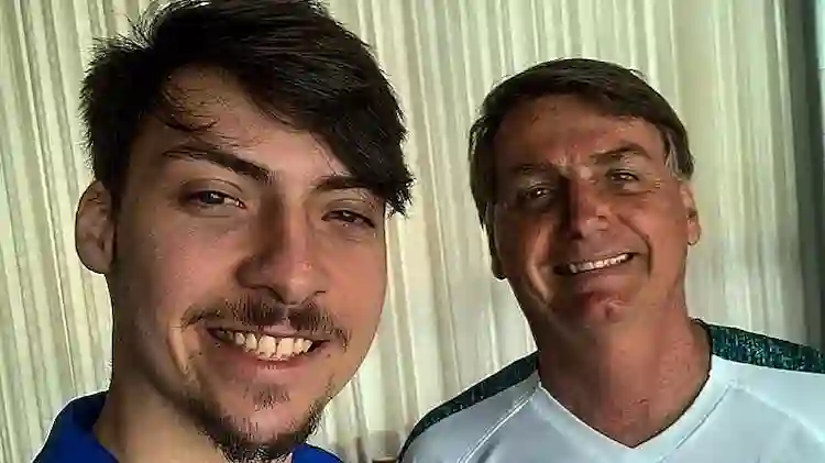 Filho de Bolsonaro pode perder vaga em comissão da Câmara de Balneário Camboriú por faltas