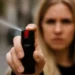 Nova lei autoriza mulheres a portar spray de pimenta para defesa pessoal