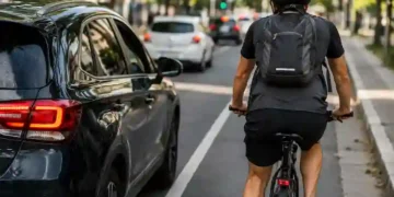 Motorista que não respeita ciclista pode levar multa de R$ 293 e 7 pontos na CNH