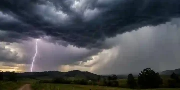 Virada no tempo em SC: temporais, granizo e alagamentos ameaçam o estado