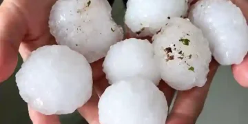 Temporal com granizo deixa dois mortos e mais de 1,6 mil casas danificadas no RS