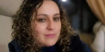 Identificada mulher de 39 anos que morreu após ser atingida por raio em praia de SC