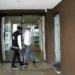 Dupla invade condomínio e leva R$ 300 mil entre dinheiro e joias em Balneário Camboriú