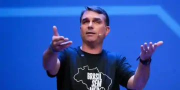 Flávio Bolsonaro propõe castração química para estupradores e maioridade penal aos 14 anos